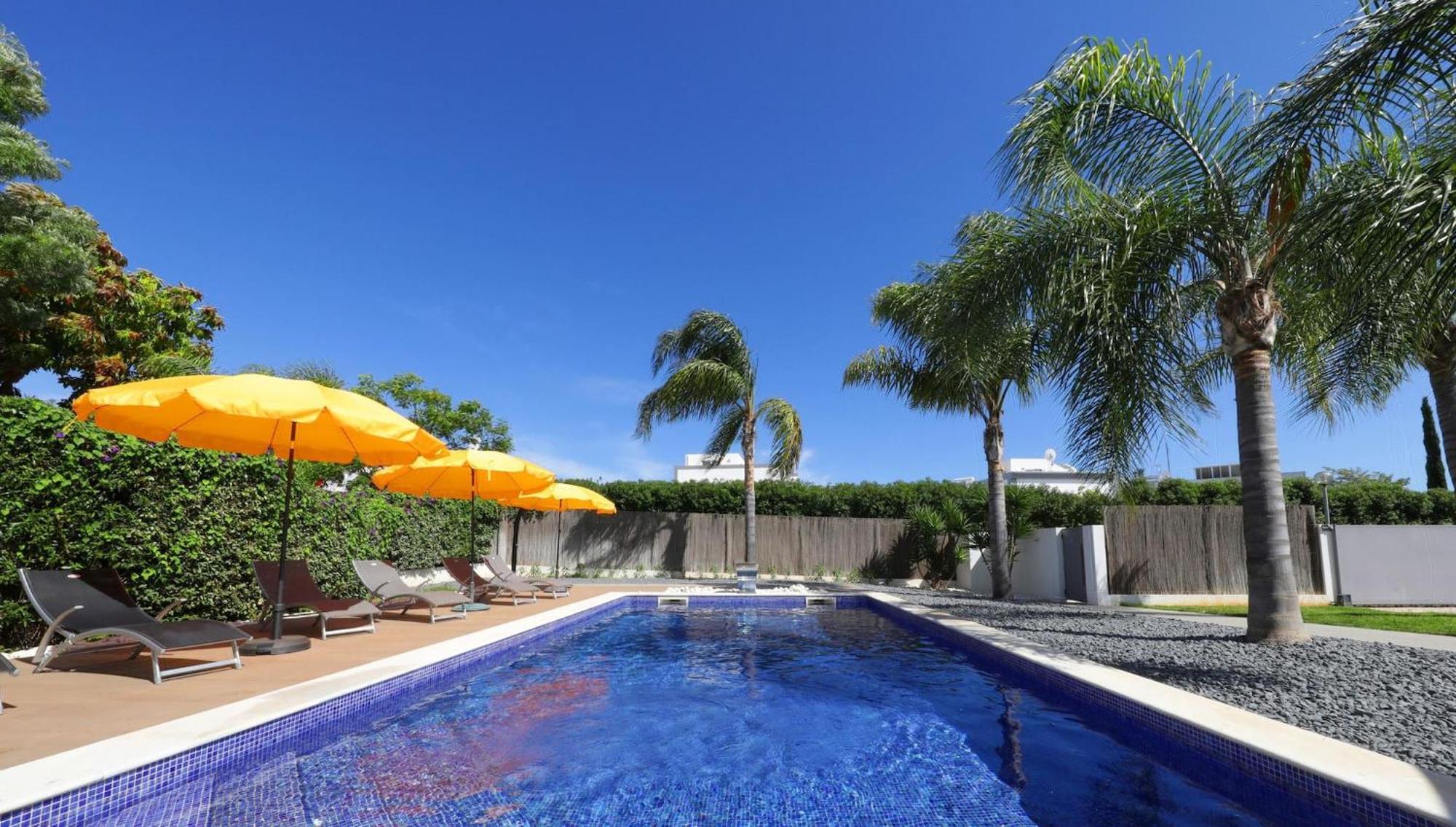 Perogil Poppy - Elegant With Pool